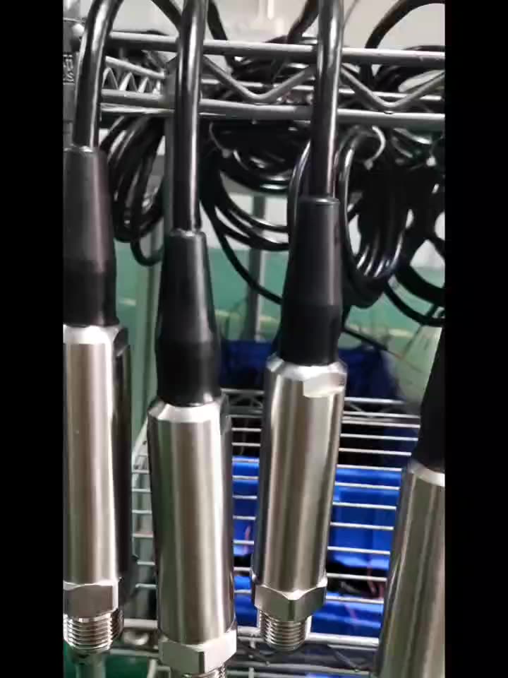 Submersible liquid level sensor